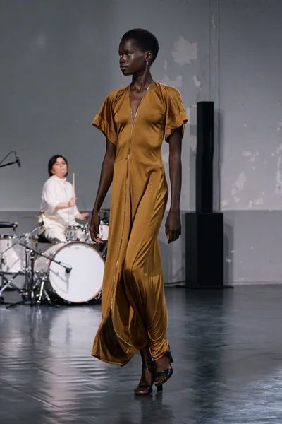 Look 48